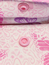 Lade das Bild in den Galerie-Viewer, Handgenähtes Täschchen mit Karabiner | Baumwolle 7 x 9cm | AirPods-Hülle &amp; Mini-Organizer – für Kopfhörer, Tampons, Geld, Einkaufschips
