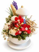 Cargar imagen en el visor de la galería, Handgemachte Blumendeko mit Gipspilzen und Kürbissen
