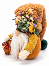 Charger l'image dans la galerie, Handgemachter Herbstwichtel mit Pilzkorb und Kürbissen – Herbstdeko 25 cm
