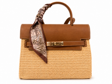 Charger l'image dans la galerie, Elegante Korb-Handtasche in Natur &amp; Cognac mit Tuch und Schulterriemen
