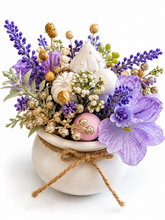Lade das Bild in den Galerie-Viewer, Handgemachtes Blumengesteck in Gipsvase – Lila mit Gipspilzen &amp; Kürbissen
