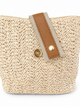 Lade das Bild in den Galerie-Viewer, Geflochtene Umhängetasche in Camel – leichte Sommertasche | 27 × 21 cm
