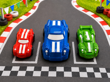 Lade das Bild in den Galerie-Viewer, La carrera – Gipsfiguren Auto-Set zum Bemalen | 3 Rennautos mit Farben &amp; Pinseln für Kindergeburtstag
