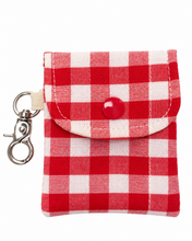 Lade das Bild in den Galerie-Viewer, Handgenähtes Täschchen mit Karabiner | Baumwolle 7 x 9cm | AirPods-Hülle &amp; Mini-Organizer – für Kopfhörer, Tampons, Geld, Einkaufschips
