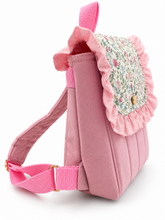 Load image into Gallery viewer, Handgemachter Kinderrucksack mit Blumenmuster und Rüschen – Rosa
