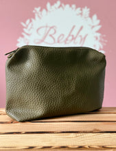 Lade das Bild in den Galerie-Viewer, Kunstledertasche mit Kosmetiktasche &amp; Schulterriemen – Vintage Style
