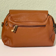 Lade das Bild in den Galerie-Viewer, Elegante Kunstleder-Tasche in Cognacbraun mit Struktur &amp; Schulterriemen | 24 × 18 × 6 cm
