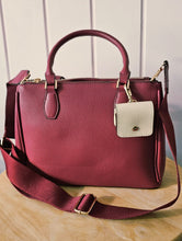 Load image into Gallery viewer, Elegante Handtasche aus Kunstleder – Bordeaux | Schwarz – 33×28×10 cm – Alltag &amp; Büro
