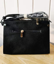 Lade das Bild in den Galerie-Viewer, Elegante Kunstleder-Tasche mit Nieten – taupe &amp; schwarz – kompakt, modern &amp; vielseitig
