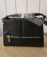 Lade das Bild in den Galerie-Viewer, Elegante Kunstleder-Tasche mit Nieten – taupe &amp; schwarz – kompakt, modern &amp; vielseitig
