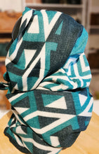 Lade das Bild in den Galerie-Viewer, Viskoseschal petrol mit Geo-Muster – 195 x 90 cm, weich, warm &amp; leicht
