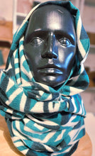 Lade das Bild in den Galerie-Viewer, Viskoseschal petrol mit Geo-Muster – 195 x 90 cm, weich, warm &amp; leicht
