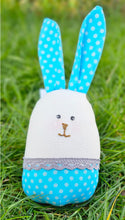 Lade das Bild in den Galerie-Viewer, Osterhase aus Stoff
