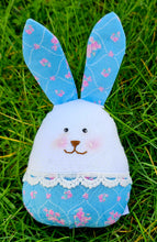 Lade das Bild in den Galerie-Viewer, Osterhase aus Stoff

