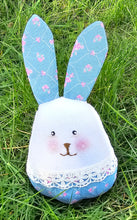 Lade das Bild in den Galerie-Viewer, Osterhase aus Stoff
