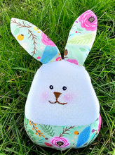 Lade das Bild in den Galerie-Viewer, Osterhase aus Stoff
