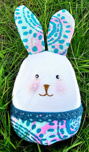 Lade das Bild in den Galerie-Viewer, Osterhase aus Stoff
