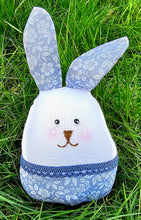 Lade das Bild in den Galerie-Viewer, Osterhase aus Stoff
