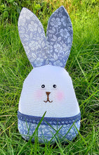 Lade das Bild in den Galerie-Viewer, Osterhase aus Stoff

