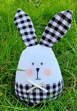 Lade das Bild in den Galerie-Viewer, Osterhase aus Stoff
