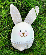 Lade das Bild in den Galerie-Viewer, Osterhase aus Stoff
