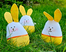Lade das Bild in den Galerie-Viewer, Osterhase aus Stoff
