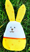 Lade das Bild in den Galerie-Viewer, Osterhase aus Stoff
