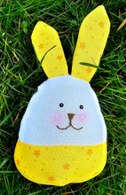 Lade das Bild in den Galerie-Viewer, Osterhase aus Stoff
