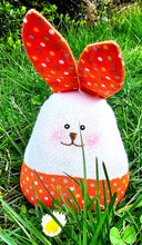Lade das Bild in den Galerie-Viewer, Osterhase aus Stoff
