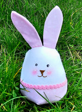 Lade das Bild in den Galerie-Viewer, Osterhase aus Stoff

