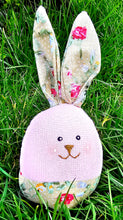 Lade das Bild in den Galerie-Viewer, Osterhase aus Stoff
