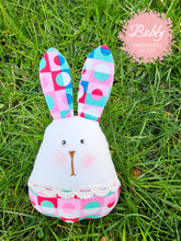 Lade das Bild in den Galerie-Viewer, Osterhase aus Stoff
