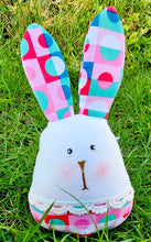 Lade das Bild in den Galerie-Viewer, Osterhase aus Stoff
